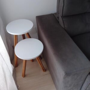 Conjunto de mesinhas de apoio